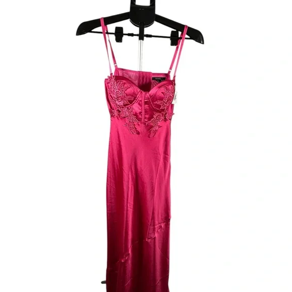 Elegant Pink Slip Dress with Floral Embroidery - Picture 3 of 3